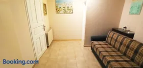 Spacious guesthouse with garden and seaview - Image 3