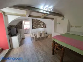 Casa Rosa nel borgo di Linzanico - Image 4
