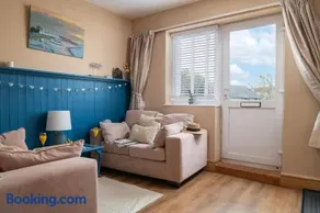 Dryw at Deanfield House Adult only Sea View Apartment in Moelfre by Lazy Days Anglesey - Image 2