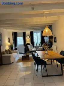 36 rue Saint Nicolas Barfleur jardin clos 30m Port - Image 1