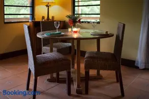 New Moon Escape - Affordable, Private Cottage with a Pool, WIFI and AC - Image 5