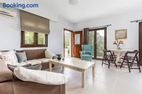Oikia Guesthouse - Image 3