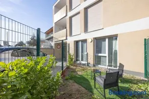 Deluxe Apartment with garden! Free Garage Parking included! Near SCS & Industry Center NÖ - Image 2