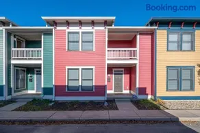Perfect Downtown Location - 3BR - Private Garage - Family Friendly - Image 1