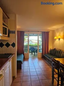 Appartement Coquet avec Piscine et Balcon à Ciboure, Proche Golf de la Nivelle - FR-1-4-480 - Image 3
