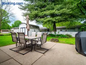 Beautiful Ranch with Outdoor Patio and Room for 6 - Image 3