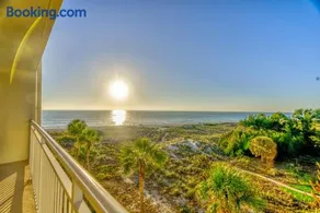 Madeira Norte Beachfront Condo - Walk To John's Pass - Image 2