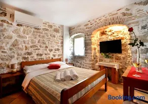 Old Town Vrsar, apartments Danica & Zoran - Image 1