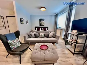 BL - The Executive Suite, Boru - 24hr Self Check-in, Free Private Parking, Balcony with Mountain View, 5 minute walk to City Center - Image 5