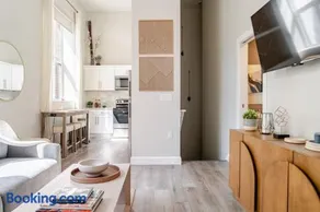 Central 2BR Near Yale WiFi with Washer and Dryer - Image 1