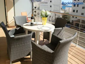 Precioso piso en Roses con piscina y parking AV-18 - Image 3