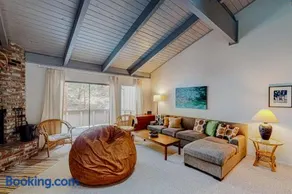Dog-friendly condo with pool access fireplace private washer&dryer & wet bar - Image 4