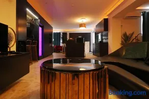 OLGA Luxury Suite I 5 min from airport I central location I traditional village - Image 4