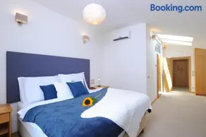 THE ROOMS - Image 4