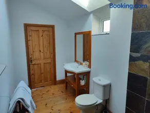 Family Escape - Garden, Parking, Pet friendly - Image 2