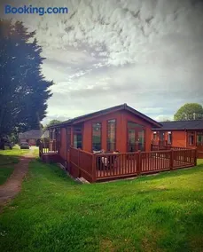 Relaxing 2-Bedroom holiday lodge in Cornwall - Image 2