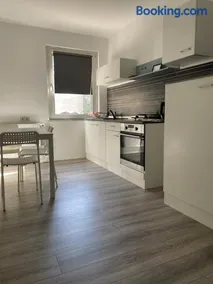 estrella24 LIVING ROOMS London - Image 1