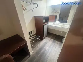 Budget Inn & Suite - Image 1