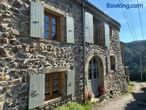 Gîte et piscine au sein de La Bastide de la Breure - Image 1