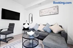 2BR Cozy Retreat, Close to Falls with Free Parking & Wine - Image 1