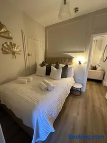 Romantic Georgian Hideaway in Central Bath - Image 2