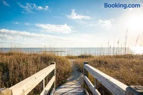 Caswell Cabana by Oak Island Accommodations - Image 4