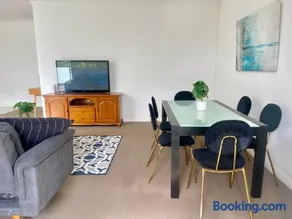 Low Price Family Apartment-2 Bedroom -Parking-WiFi - Sleeps 5 - Image 3
