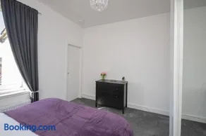 Eccles Apartment - Image 4