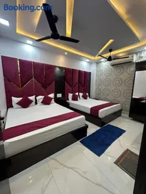 Peepal Tree Hotel & Banquet - Image 1