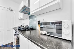 6 Bed Contractor Long term Stay Central Parking - Image 2