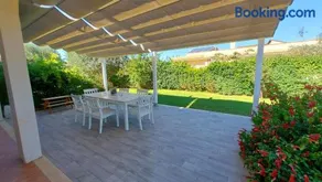 Villa Garden - Image 3
