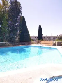NICE- GAIRAUT - JARDIN PRIVE- GRAND F1 LUMINEUX-Piscine Collective - Image 2