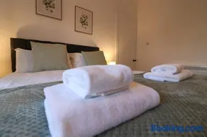 Modern 2 Bedroom Cottage Flat - Image 3