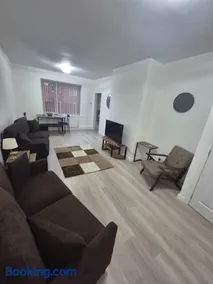 Wigan 3 bed close to amenities, M6, M58 - Image 1