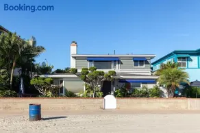 Bayfront 1-BR with Stunning View Steps to the Sand - Image 2