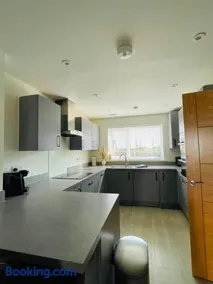 Lyndas Place, Barnstaple,Near North Devon Hospital & Beaches - Image 2