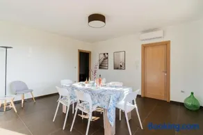 Intera villa ad uso esclusivo con 2 bagni 4 camere da letto,garage,giardino,area fitness,lavatrice,wifi - Image 1