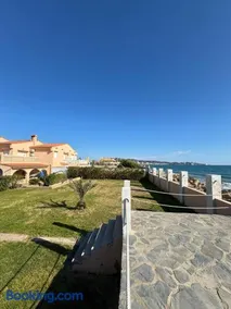 Oasis en la playa: piscina y relax - Image 1
