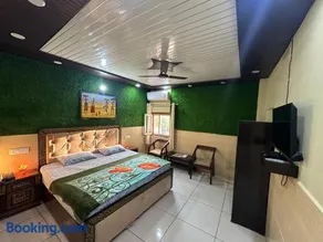 Sadyal Hotel And Restaurant - Image 1