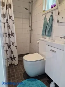 Övernattningsrum i separat gästhus på Sävastön - Image 2