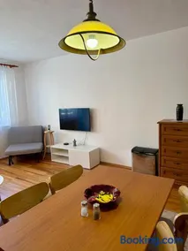 Prostorny byt 2kk s balkonem a vanou,blizkost centra - Image 3