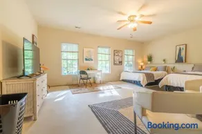 Lake Front Bed & Breakfast - Image 4