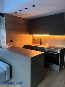 Suite 1400 - Image 3