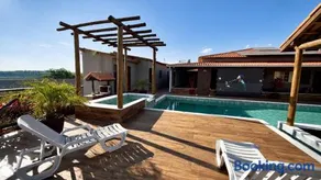 House with Heated Pool, Big Screen and Jacuzzi - Image 5