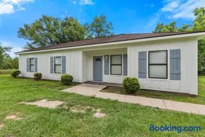 Spacious Country Living with Bright Stars! - Image 1