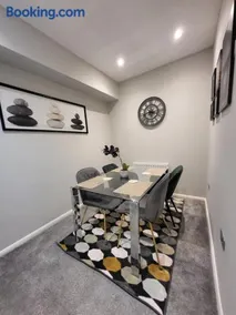 Cosy 2BR House With Patio Garden In Plaistow - Image 2