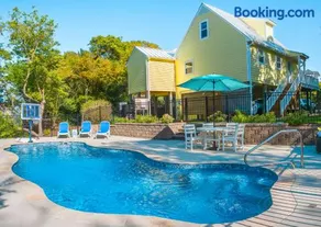 The Emerald Owl House - Peaceful Emerald Isle Beach House w/ Luxurious Heated Pool! - Image 1