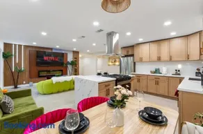 Modern 3BR with Patio Pool & Prime Hollywood Spot - Image 2