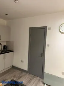 Modern studio flat in Romford - Image 2