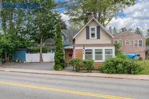 Charming Centrally Located Seaside Retreat - Image 3
